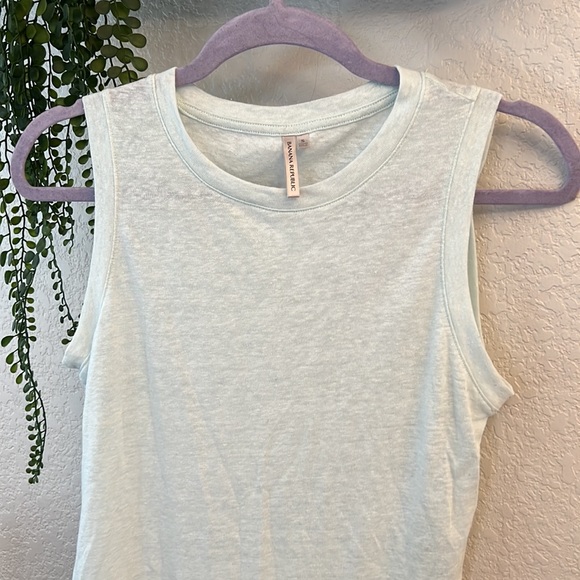 Banana Republic Super soft and cute Light sea-foam tissue tank - Picture 5 of 5